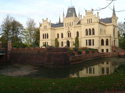 Schloss Evenburg Loga Schlossstraße Ferienhaus Fewo Ferienwohnung Amelsberg 26789 Leer Ostfriesland