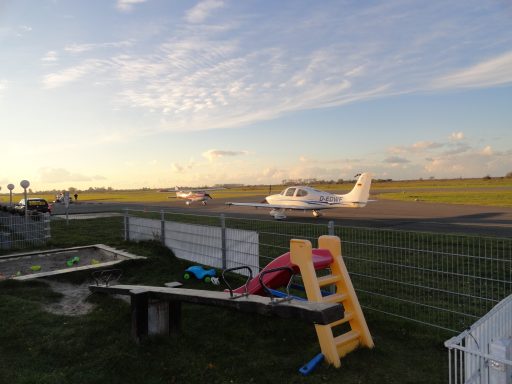 Flugplatz Nüttermoor Ferienhaus Ferienwohnung Fewo Amelsberg 26789 Leer Ostfriesland